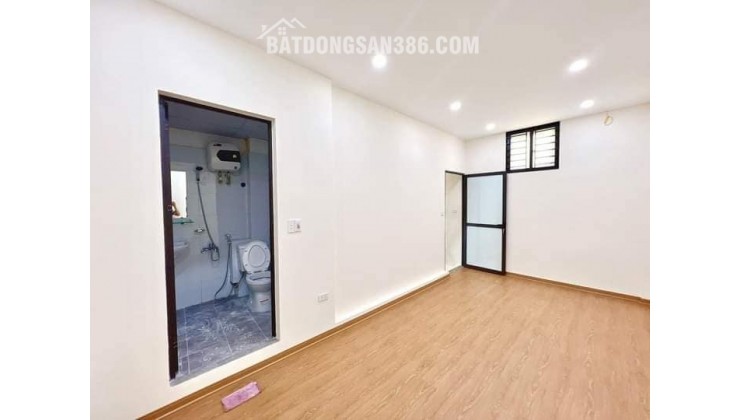 BÁN NHÀ Tôn Đức Thắng Đống Đa, Gần hồ, 15m ra phố, DT 28m2, 4 Tầng. Giá 2,75 Tỷ